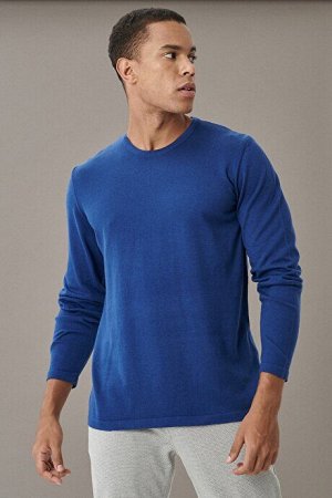 Базовый трикотажный свитер цвета индиго из хлопка стандартного кроя с круглым вырезом и узором