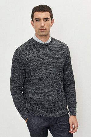 Черно-серый трикотажный свитер стандартного кроя с круглым вырезом и узором Recycle