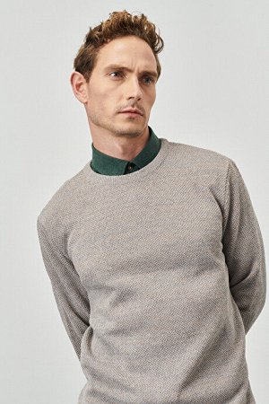 Бронзово-серый трикотажный свитер стандартного кроя с круглым вырезом и узором Recycle