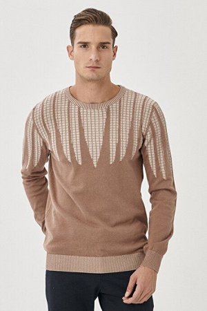 Теплый вязаный свитер стандартного кроя с круглым вырезом из 100 % хлопка и жаккарда норки и бежевого цвета