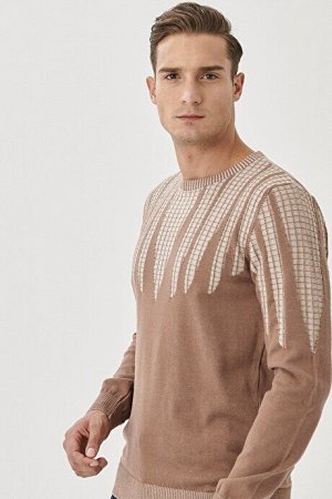 Теплый вязаный свитер стандартного кроя с круглым вырезом из 100 % хлопка и жаккарда норки и бежевого цвета