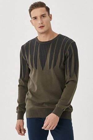 Теплый жаккардовый свитер из 100 % хлопка стандартного кроя с круглым вырезом цвета хаки и темно-синего трикотажа