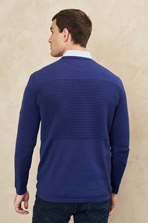 Трикотажный свитер цвета индиго со стандартным вырезом и круглым вырезом