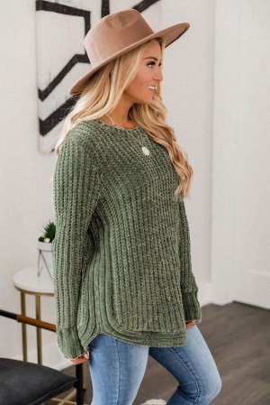 Зеленый удлиненный свитер крупной вязки