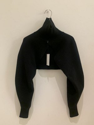Женский свитер короткий, цвет черный