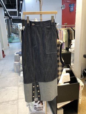 Женская джинсовая юбка средней длины, с карманом, с разрезом, цвет черный