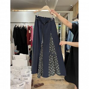 Женская юбка средней длины, вставки из цветной ткани, цвет темно-синий