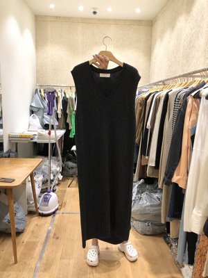 Женское однотонное длинное платье без рукавов, V-образный вырез, цвет черный