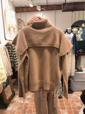 Женский свитер с имитацией накидки, цвет коричневый