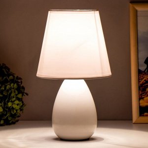 Настольная лампа "Джина" E14 40Вт белый 18х18х29 см RISALUX