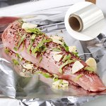 Алюминиевая пищевая фольга, для выпечки и запекания, сохраняет свежесть и вкус продуктов, водо-жиронепроницаема, в рулоне / 30 см x 10 м