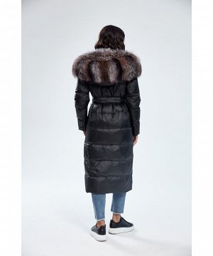 Пуховое пальто с меховым капюшоном