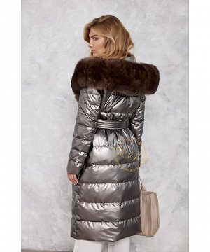 Женское пуховое пальто с меховым капюшоном