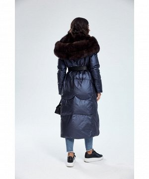 Стёганное пуховое пальто с меховым капюшоном
