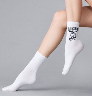 НОСКИ Хлопковые носки унисекс средней высоты выше щиколотки с комфортной широкой резинкой "в рубчик", на которой размещена контрастная дизайнерская надпись "Shake It Off" (у белых) или "Don't Be Fake"