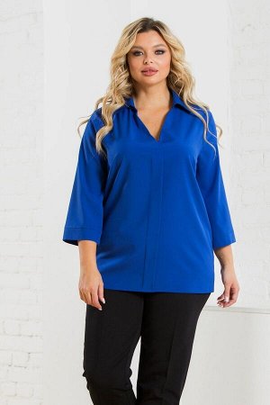 Блуза Очаровательная блуза прямого силуэта. Выполнена из эластичной блузочной ткани. Расцветка синий-электрик. Отложной воротник с V-образным вырезом горловины. Рукава 46 см. Низ прямой, без разрезов.