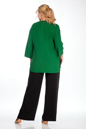 Комплект Комплект Jurimex 2837 
Состав: ПЭ-95%; Спандекс-5%;
Сезон: Осень-Зима
Рост: 164

Комплект брючный, нарядный, изготовлен из неплотной костюмной ткани состоит из блузки и брюк. Блузка свободно
