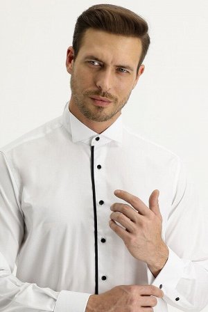 Белая рубашка с классическим воротником с длинным рукавом