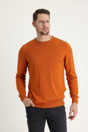 Трикотажный свитер среднего кроя с круглым вырезом среднего кроя
