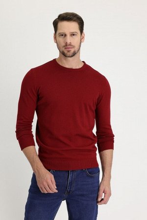 Темно-красный трикотажный свитер стандартного кроя с круглым вырезом