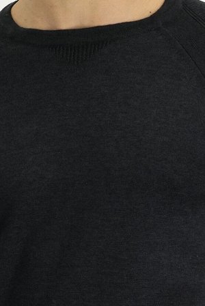 Приталенный трикотажный свитер с круглым вырезом антрацитового цвета с рисунком
