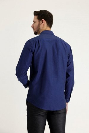 Средняя темно-синяя классическая рубашка с длинным рукавом и узором