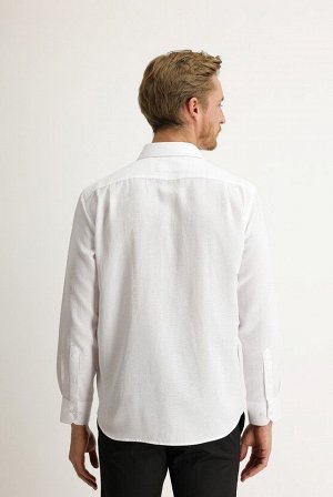 Белая классическая рубашка с длинным рукавом с рисунком