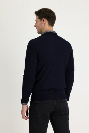Темно-синий трикотажный свитер стандартного кроя с v-образным вырезом
