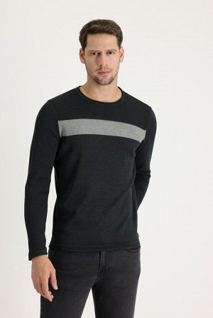 Темно-антрацитовый меланжевый приталенный вязаный свитер с круглым вырезом и узором