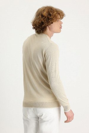 Бежевый приталенный льняной трикотажный свитер среднего размера с круглым вырезом