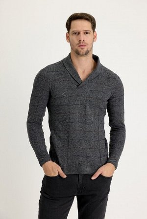 Приталенный шерстяной трикотажный свитер с копченым воротником-шалью среднего размера