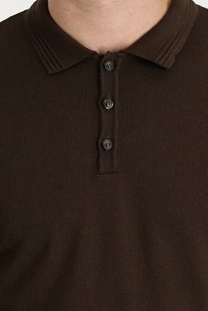 Темно-коричневый вязаный свитер классического кроя с воротником-поло