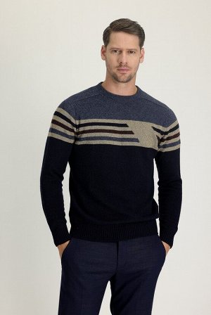 Темно-синий приталенный бесшовный шерстяной вязаный свитер с круглым вырезом и узором