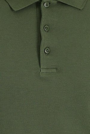 Узкая футболка цвета хаки с вырезом поло среднего размера