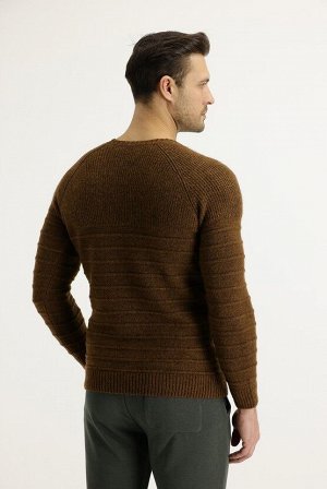 Приталенный шерстяной трикотажный свитер с круглым вырезом цвета корицы