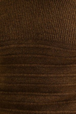Приталенный шерстяной трикотажный свитер с круглым вырезом цвета корицы