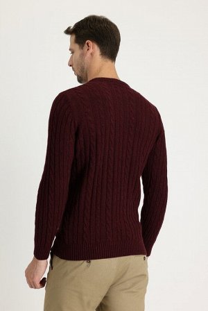 Темно-красный бордово-красный приталенный шерстяной вязаный свитер с круглым вырезом и узором
