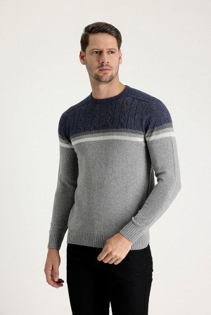 Серый приталенный бесшовный шерстяной вязаный свитер с круглым вырезом среднего размера