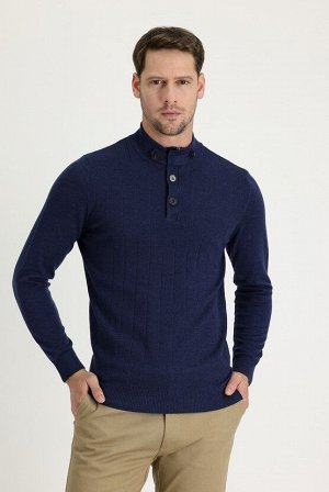 Приталенный трикотажный свитер с узором темно-синего цвета с меланжевым воротником бато среднего размера