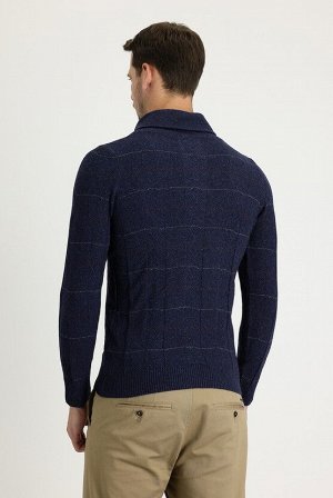Приталенный шерстяной трикотажный свитер с воротником-шалью и масляным узором