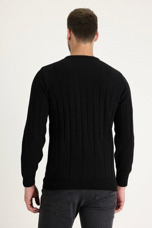 Черный приталенный шерстяной трикотажный свитер с круглым вырезом и узором