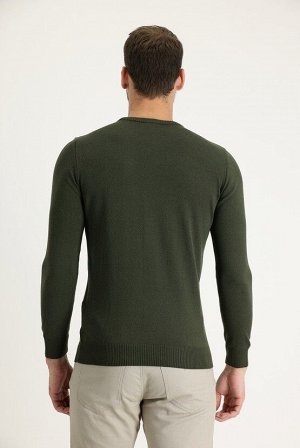 Трикотажный свитер средней посадки цвета хаки с круглым вырезом и круглым вырезом