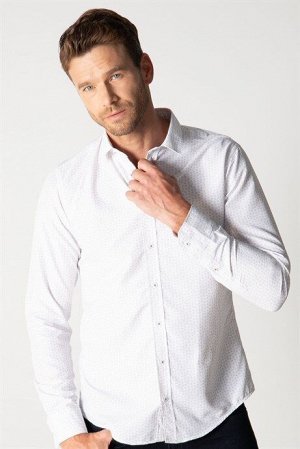 Приталенная мужская рубашка с длинным рукавом и принтом