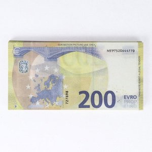 Пачка купюр 200 евро