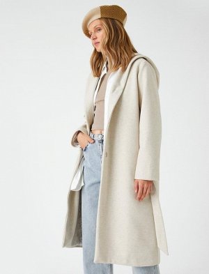 Длинное пальто с капюшоном и поясом с карманами