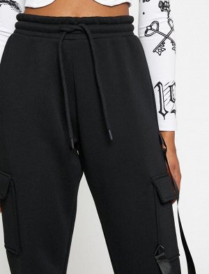 Спортивные штаны Jogger с карманами и завязками на талии