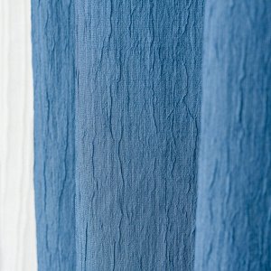 Штора Nord Готовая штора блэкаут светло синего цвета из полиэстера. Размеры: 160 х 260 см. Крепится к карнизу при помощи шторной ленты. Надёжно защищает от проникновения солнечных лучей и позволяет ре