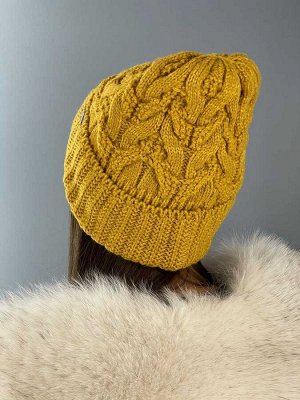 Женская шапка. Ткань: 60% wooL 40% ACRYLIC внутри флис