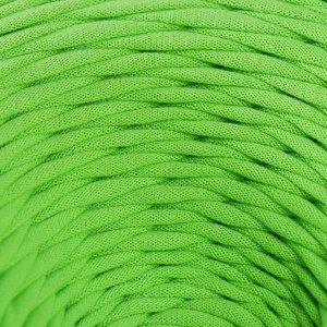 Пряжа трикотажная широкая 100м/320±30гр, ширина нити 7-9 мм (ярко-зеленый)