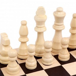 Шахматы обиходные (доска дерево 29 х 29 см, фигуры дерево, король h-9 см, пешка h-4 см)